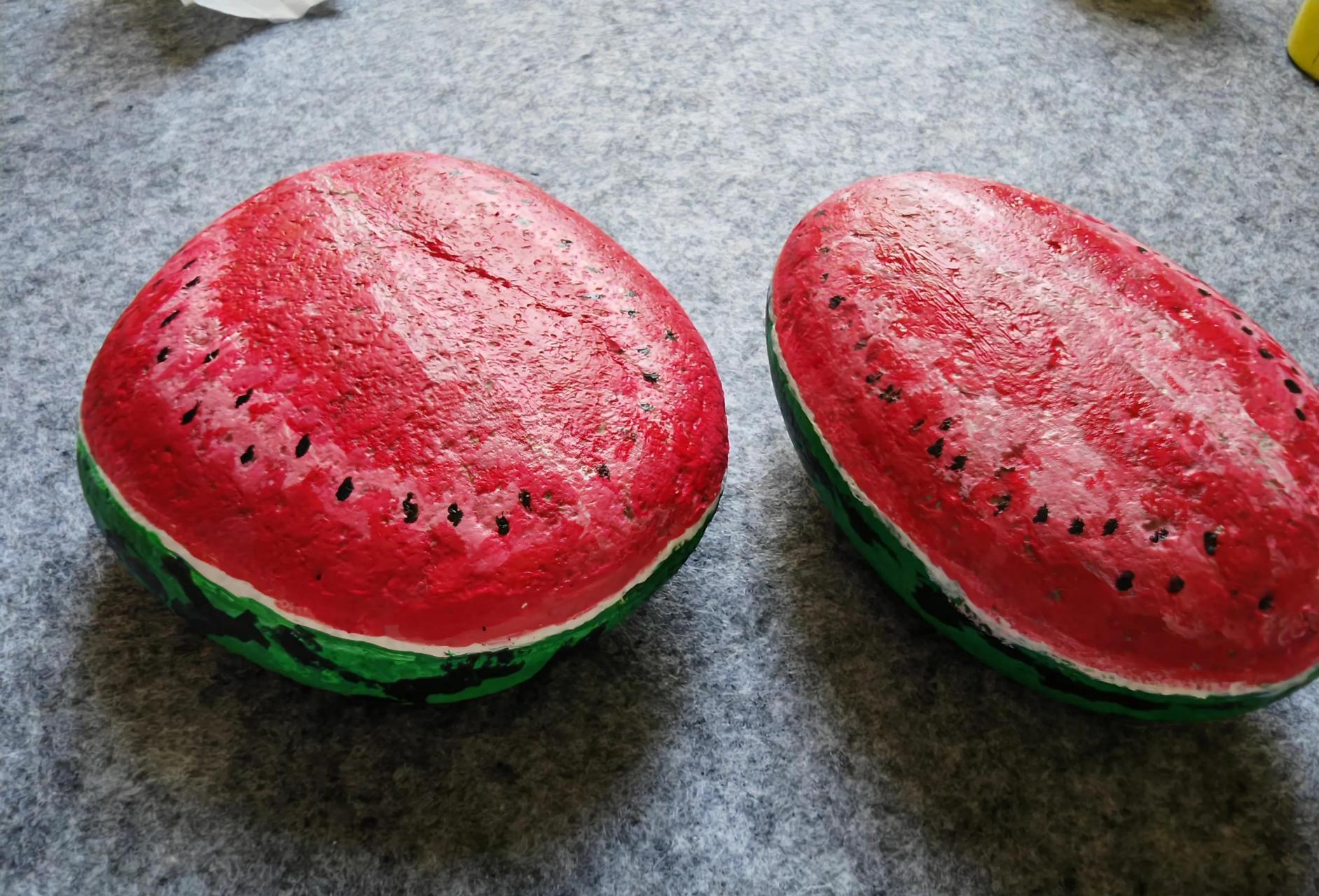 今天画的石头西瓜,请品尝!