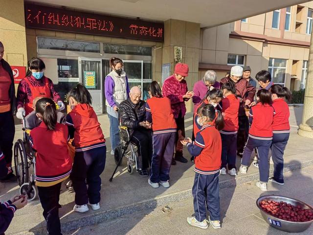 走进养老院 童心暖夕阳 寿光市羊口中心小学开展志愿服务活动