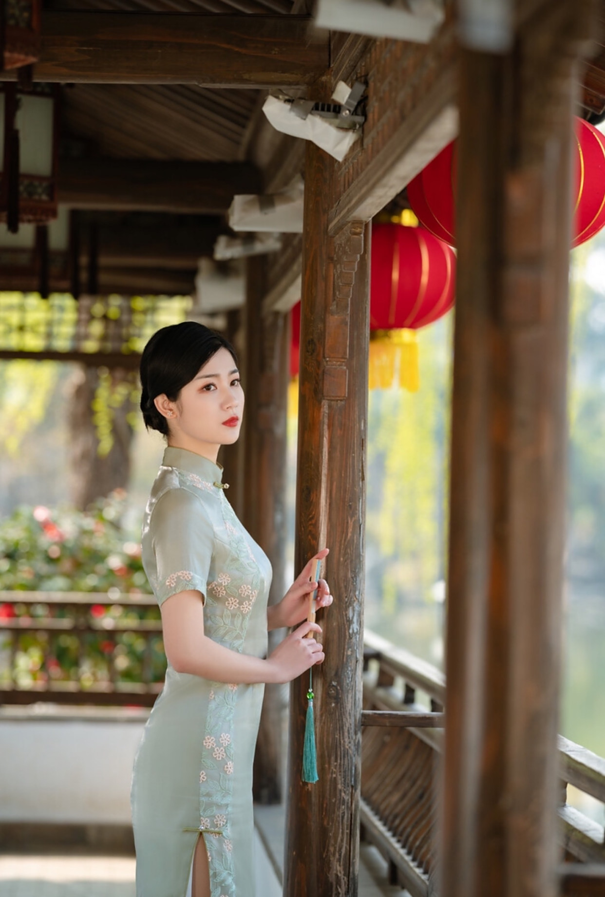 身着旗袍拍照,如何拍出优雅,知性的美?6个姿势技巧可以参考