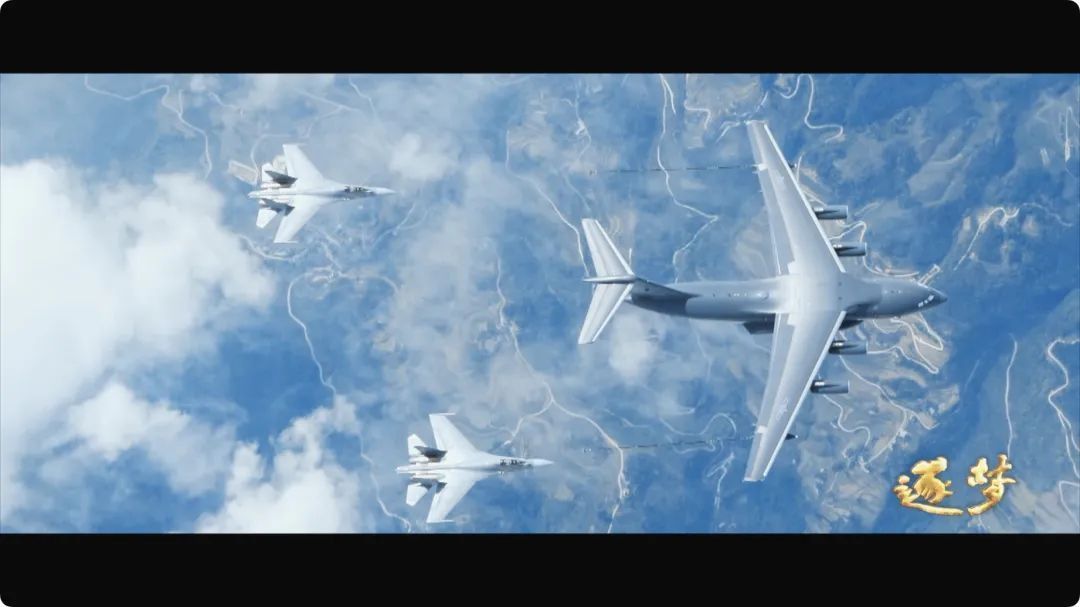 首次公开!运油-20和歼-15舰载机空中加油现场画面