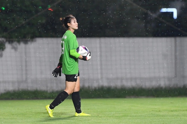 「评论区留给你们?」越南美女门将范氏红颜因甜美长相引关注