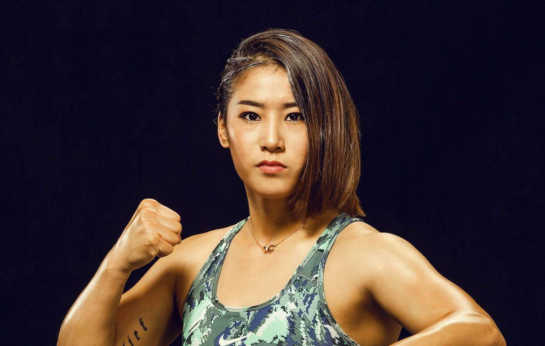 中国格斗美女有多猛,28秒打到对方投降,张伟丽也曾是手下败将