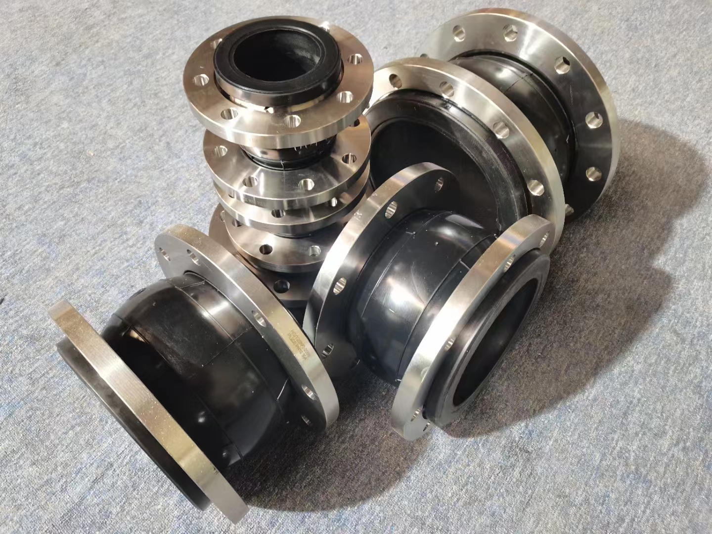 如何选择合适的卡箍式橡胶接头