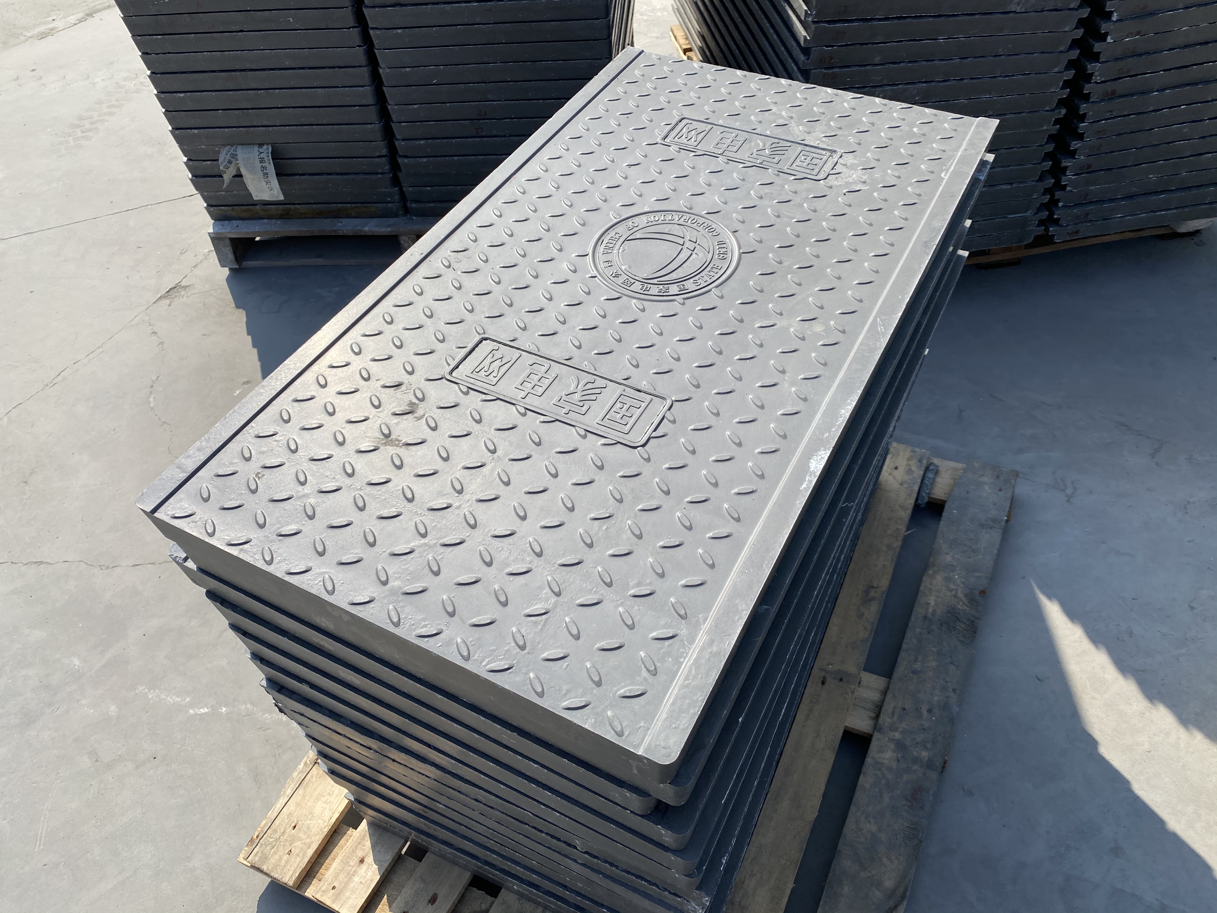 挑选复合电缆沟盖板需要考虑哪些方面