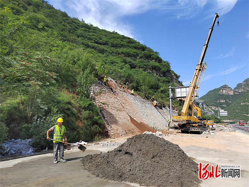 党旗在基层一线高高飘扬|张涿高速提前恢复社会车辆通行的背后:这么快
