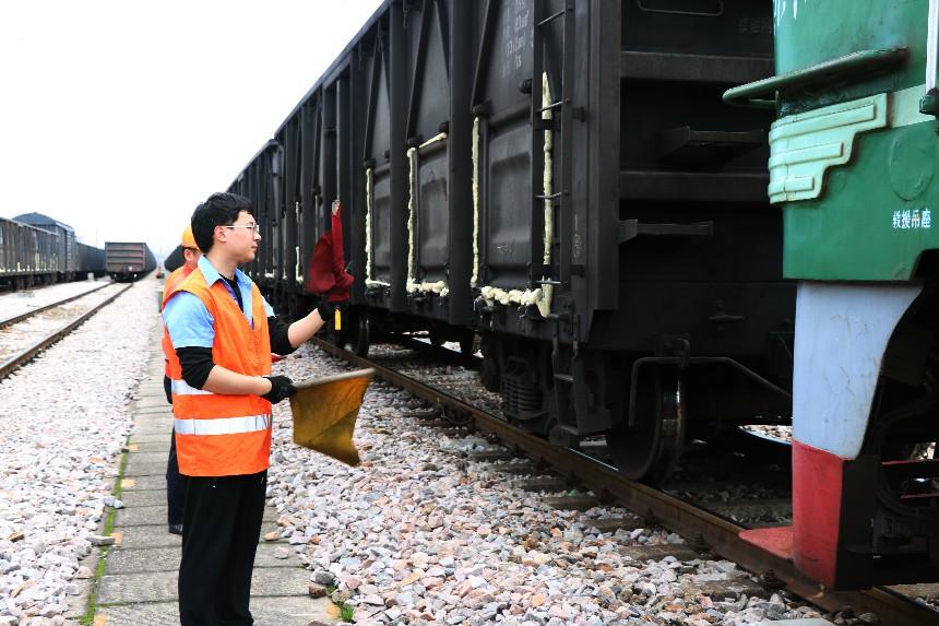 南昌南车辆段做好货车检修 解"燃煤之急"