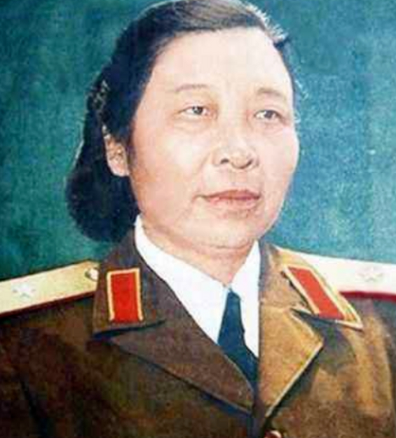看李贞从童养媳到新中国第一女将军