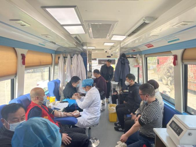 涡阳县西阳镇开展践行雷锋精神 献血传递爱心活动