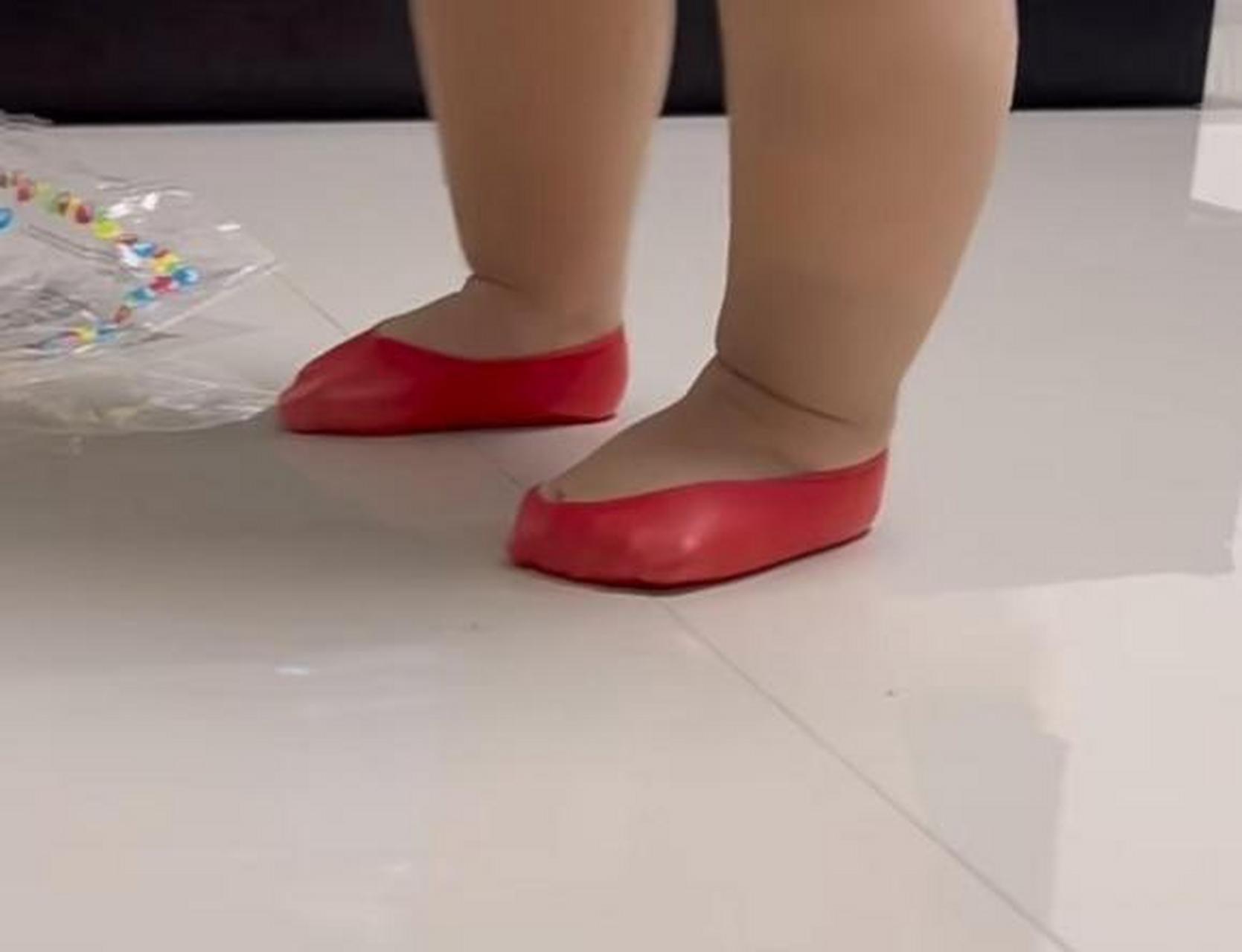 看看我这优雅的小胖脚,肉嘟嘟的
