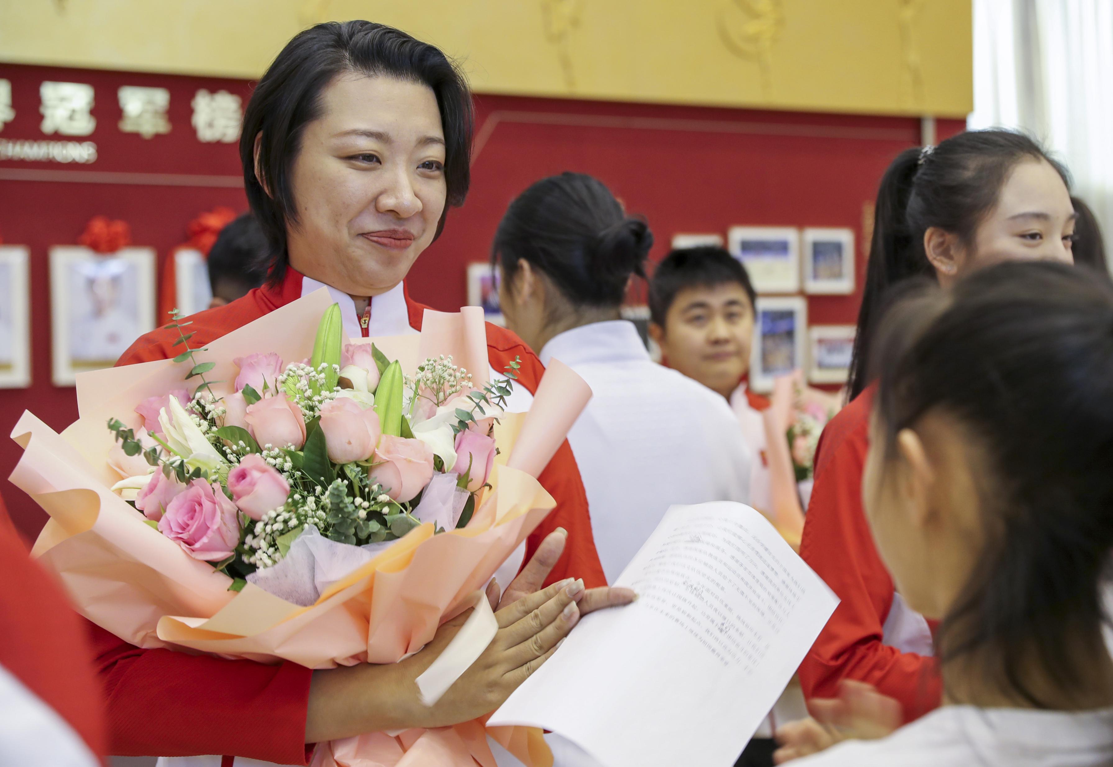 �������ϵ��³�Ա�ǣ�������ٶӡ��Ĵ��ӡ�������ٶ�����ھ��ǰ���ʽ����