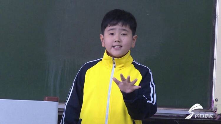 揣兜小学生图片