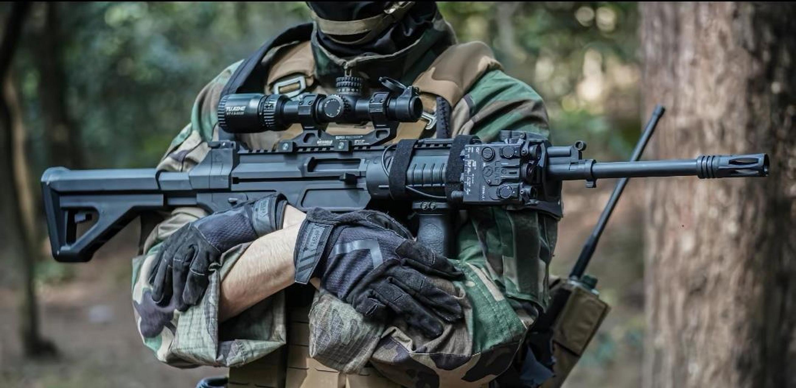 近观191 自动步枪,做工精良,枪身表面工艺进步明显.