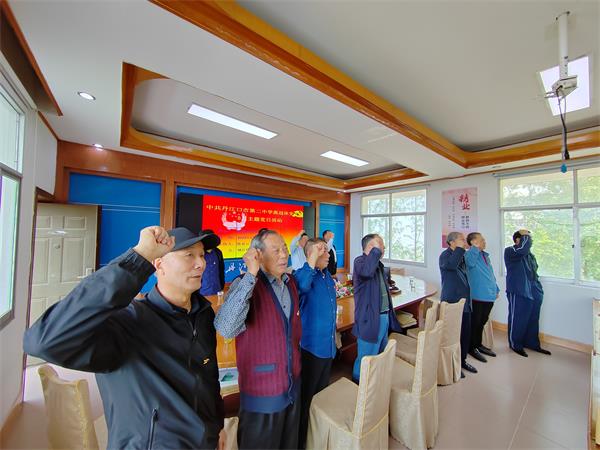 丹江口市二中退休党支部开展主题党日活动