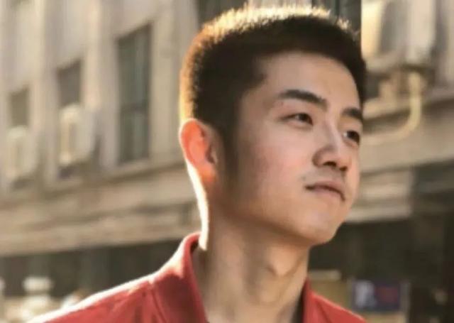 上视新闻频道的主持人高嵩,这也太帅了吧