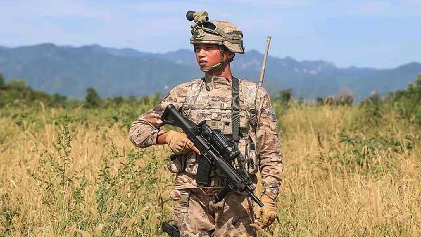 新版qbz191:短突枪管加超大号消音器,热成像瞄镜同时亮相