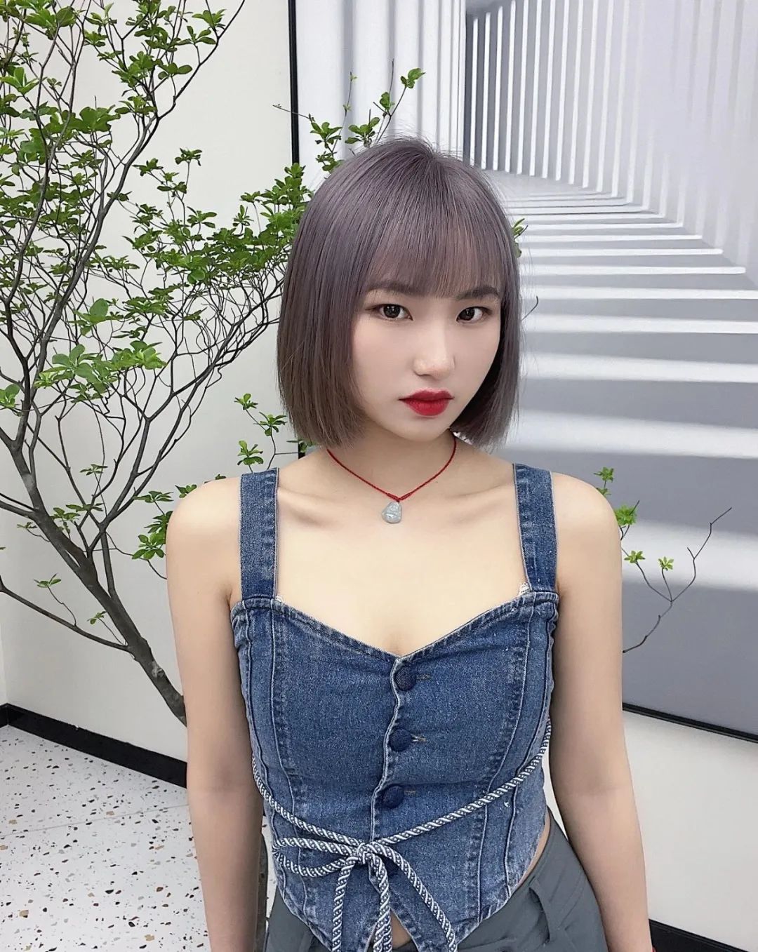 简单大方的茶系短发