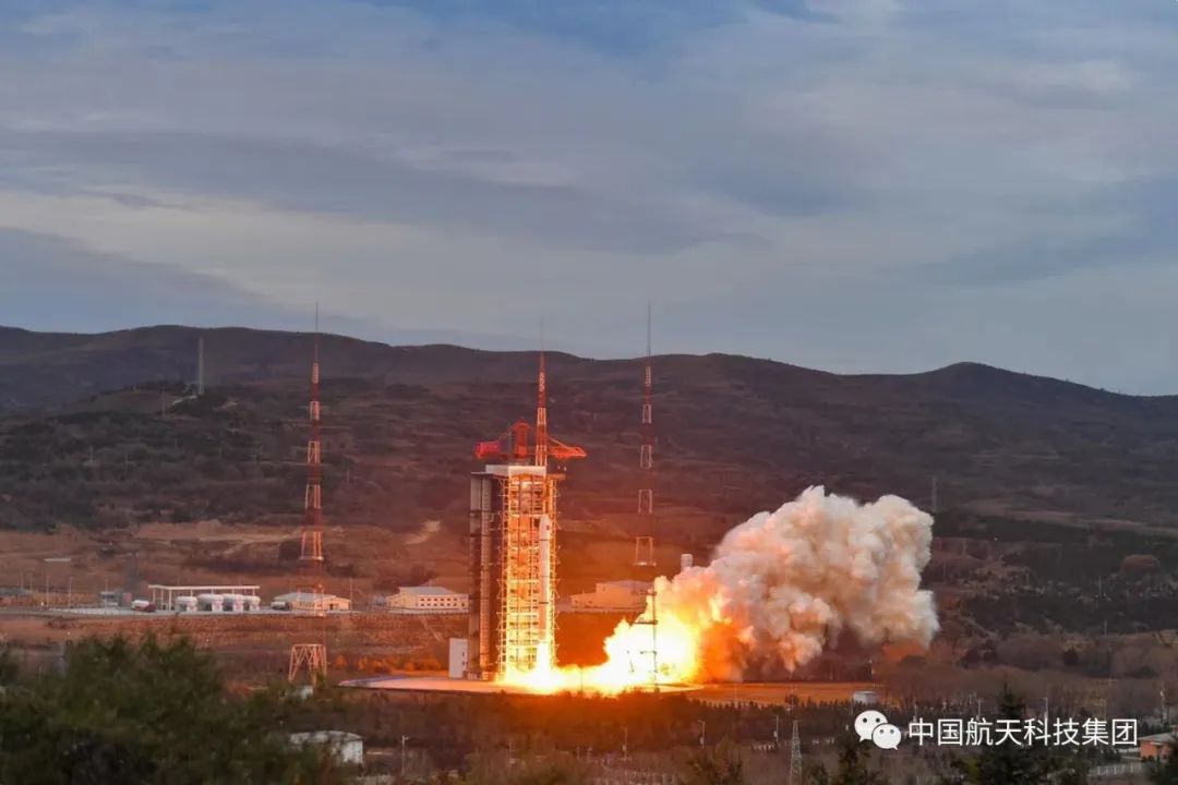 10月13日6時53分,長征二號丙運載火箭在太原衛星發射中心升空,隨後