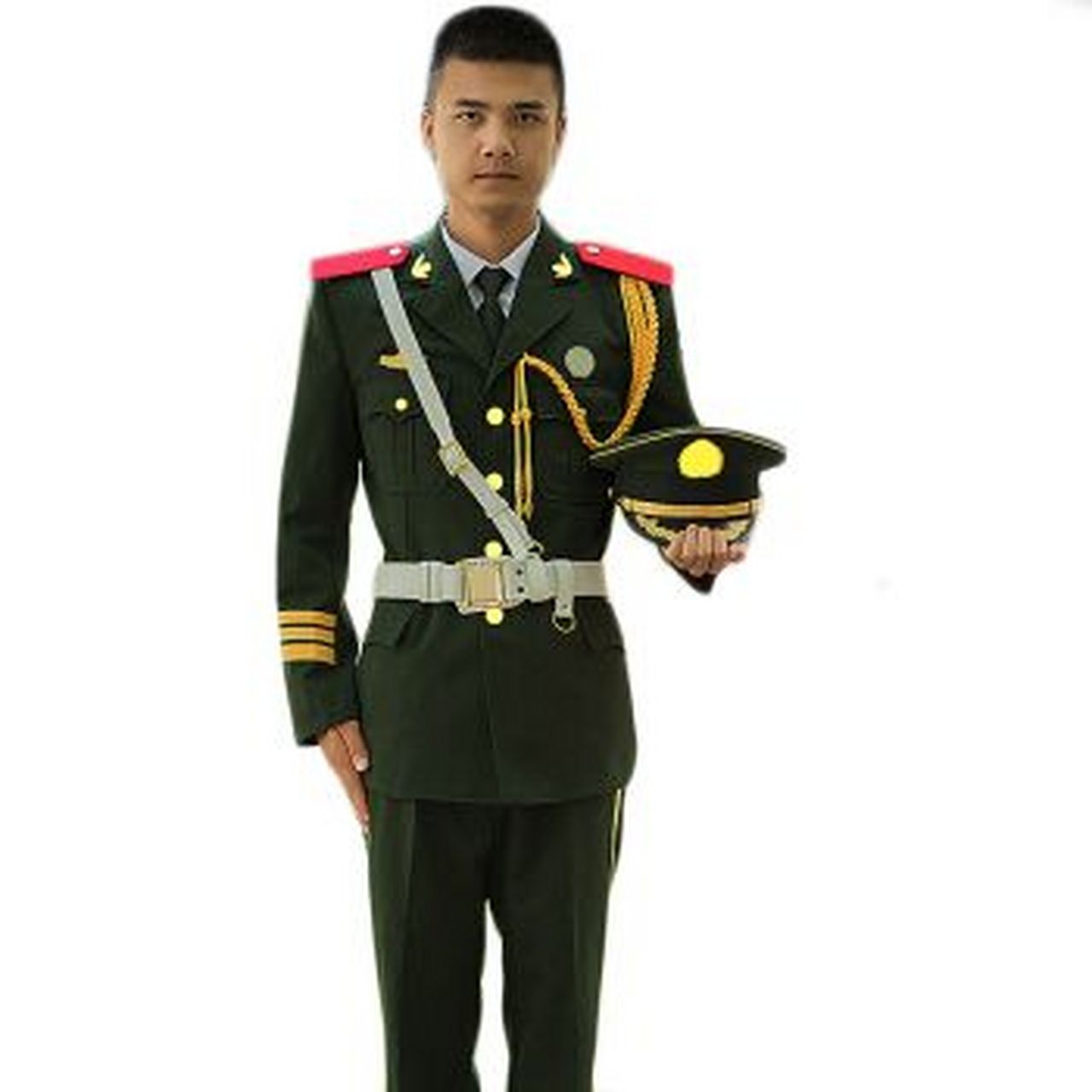 礼服,常服,作训服的穿着场合和作用各不相同,一支现代化军队不同环境