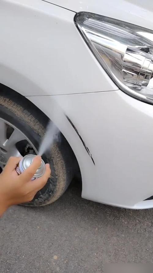 在4s店进行车漆划痕修复通常需要花费几百元,但具体费用会因车漆的