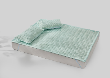 一默乳胶凉席,面料自带凉感,内芯填充了天然乳胶,柔软又有支撑感,所以