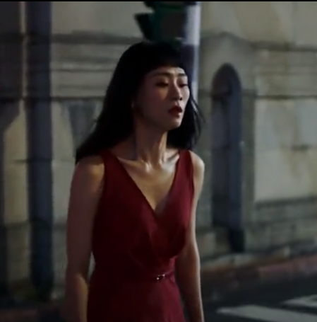 十八线女演员为争主角,不惜跪地学狗叫,揭露演艺圈黑暗处!