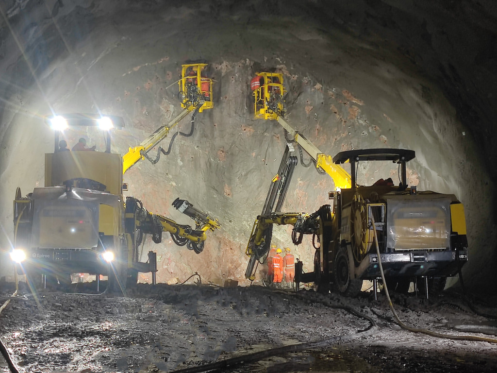 最新进展!胶州湾第二海底隧道工程钻入海底90米