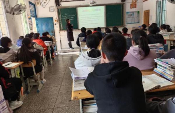 巴中市恩阳区渔溪初级中学开展青年教师赛课活动