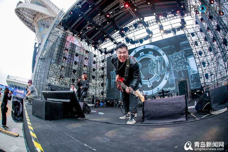 视频:大音希声乐队放歌西海岸 感受青岛本土音乐力量