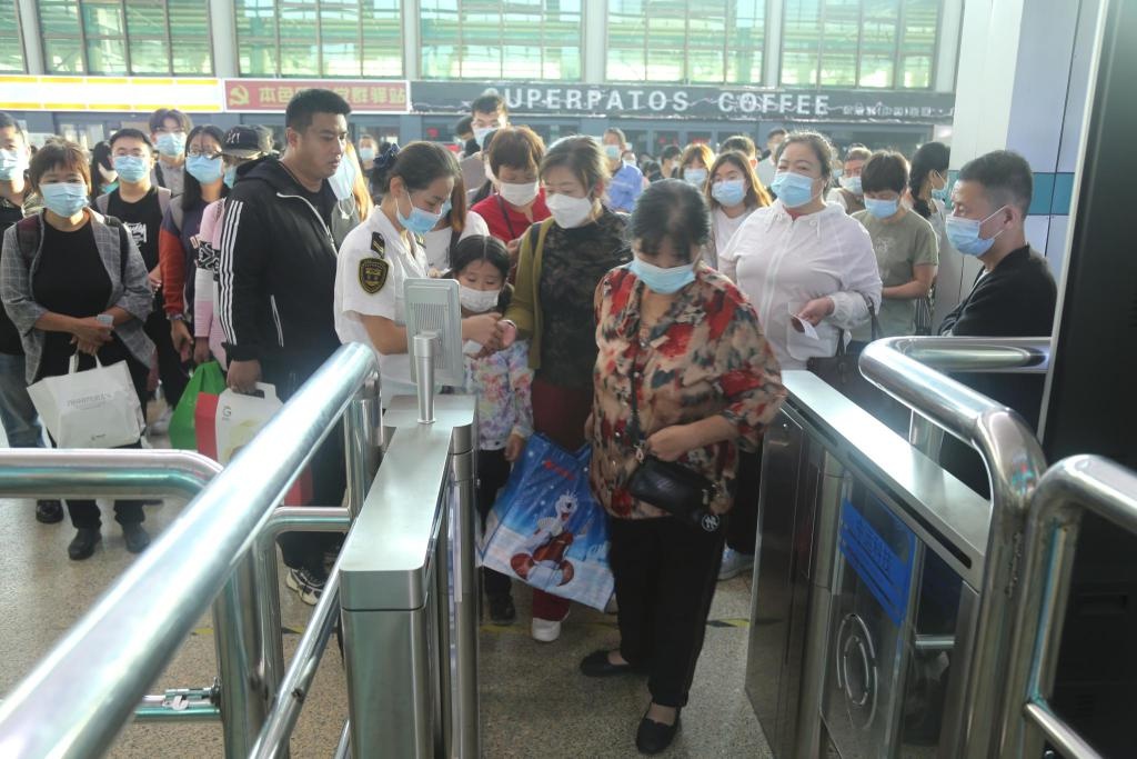 交运西海岸汽车东站国庆假期送客2.2万人次