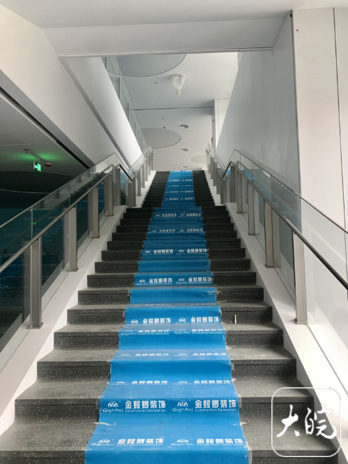 中心图书馆（艾里奥斯拜德中心图书馆） 中心

图书馆（艾里奥斯拜德中心

图书馆） 中国图书