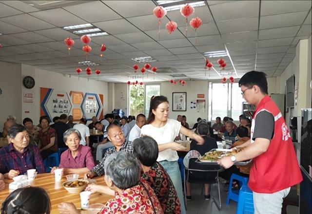 安德街道雲橋村公益廚房:老年人的幸福食光