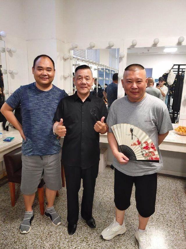 德云社侯震迎来47岁生日,比郭德纲小三岁的他,活得让人羡慕