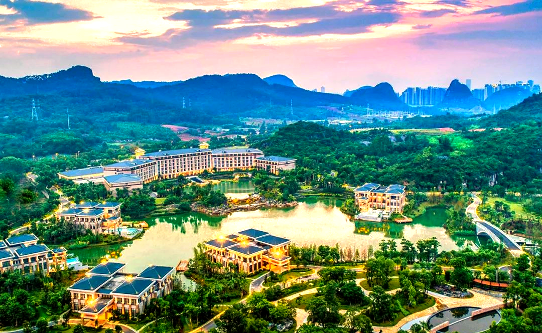 柳州莲花山庄:在山水画廊中感受艺术与美食的双重魅力