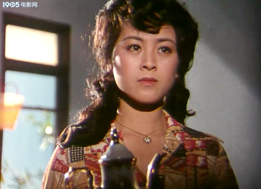 老电影《神女峰的迷雾》,集惊悚悬疑爱情等元素于一身,曾经热映