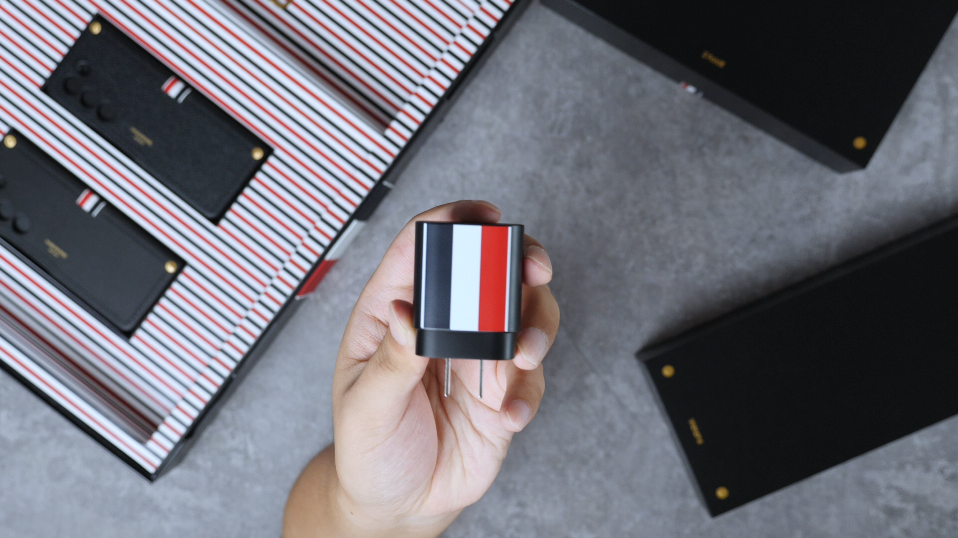 售价25499元!开箱三星galaxy z fold5 thom browne限量版