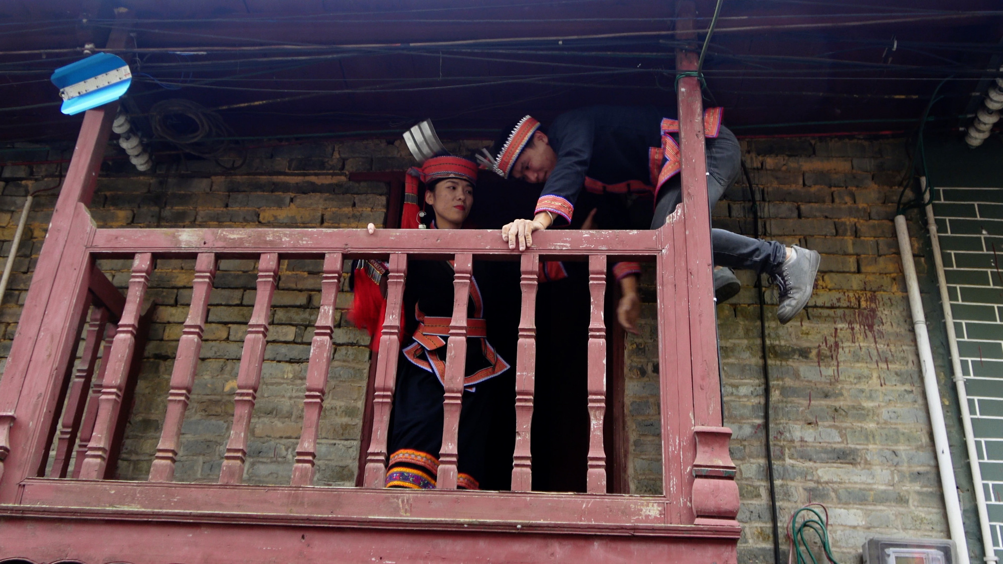 没有文字记载的古老婚恋传统,广西大瑶山茶山瑶"爬楼"习俗