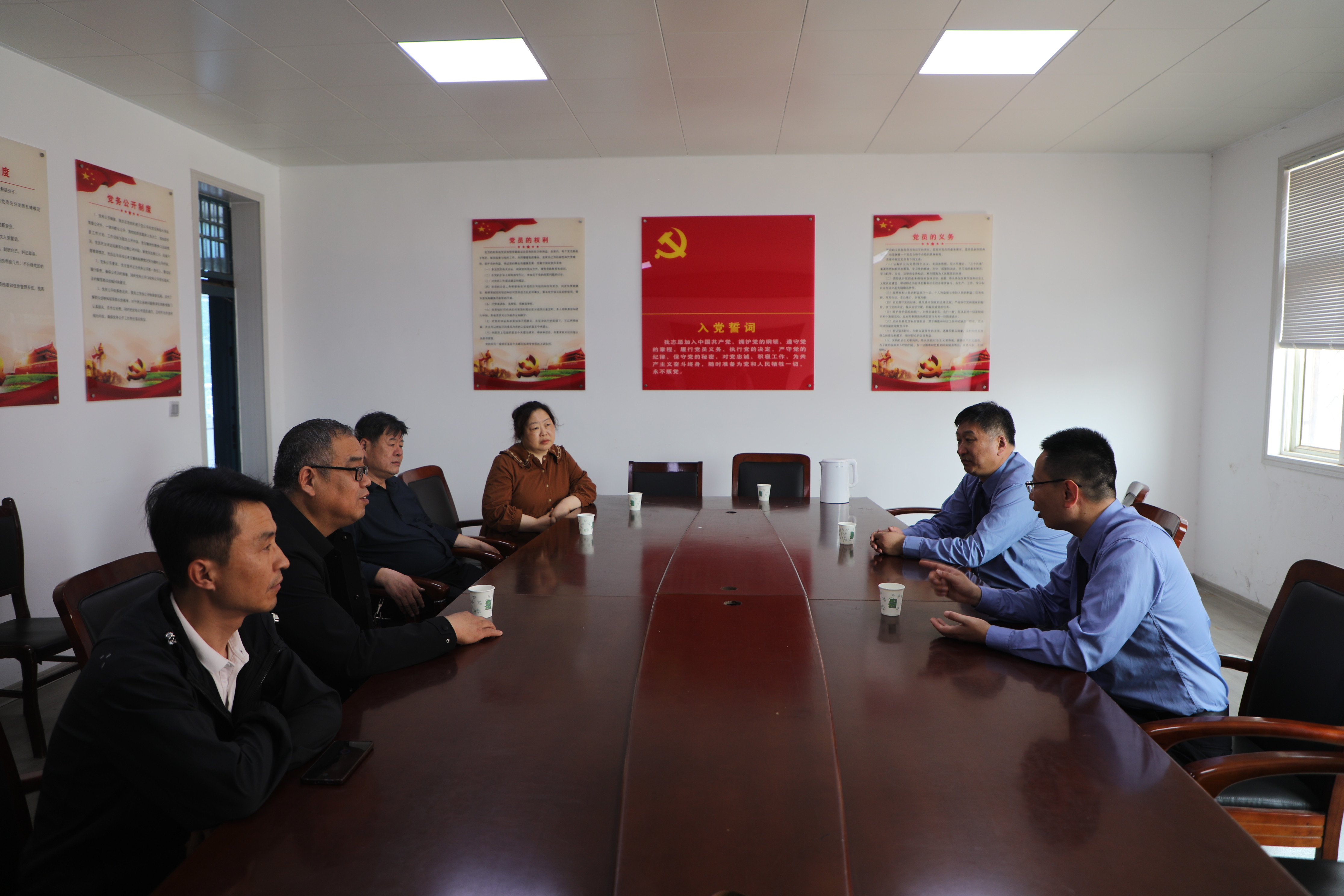 台前县检察院党组书记王振涛走访省人大代表