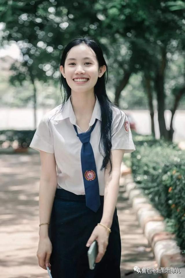 今天是老挝校服美女合集!清纯风,御姐风,美艳风,学院风