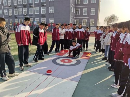 房山区:南尚乐中学开展冰雪体验项目进校园活动