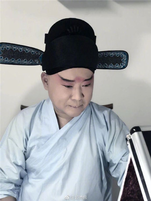 郭德纲自认京剧水平不高,基于两个原因,梨园行无人评价