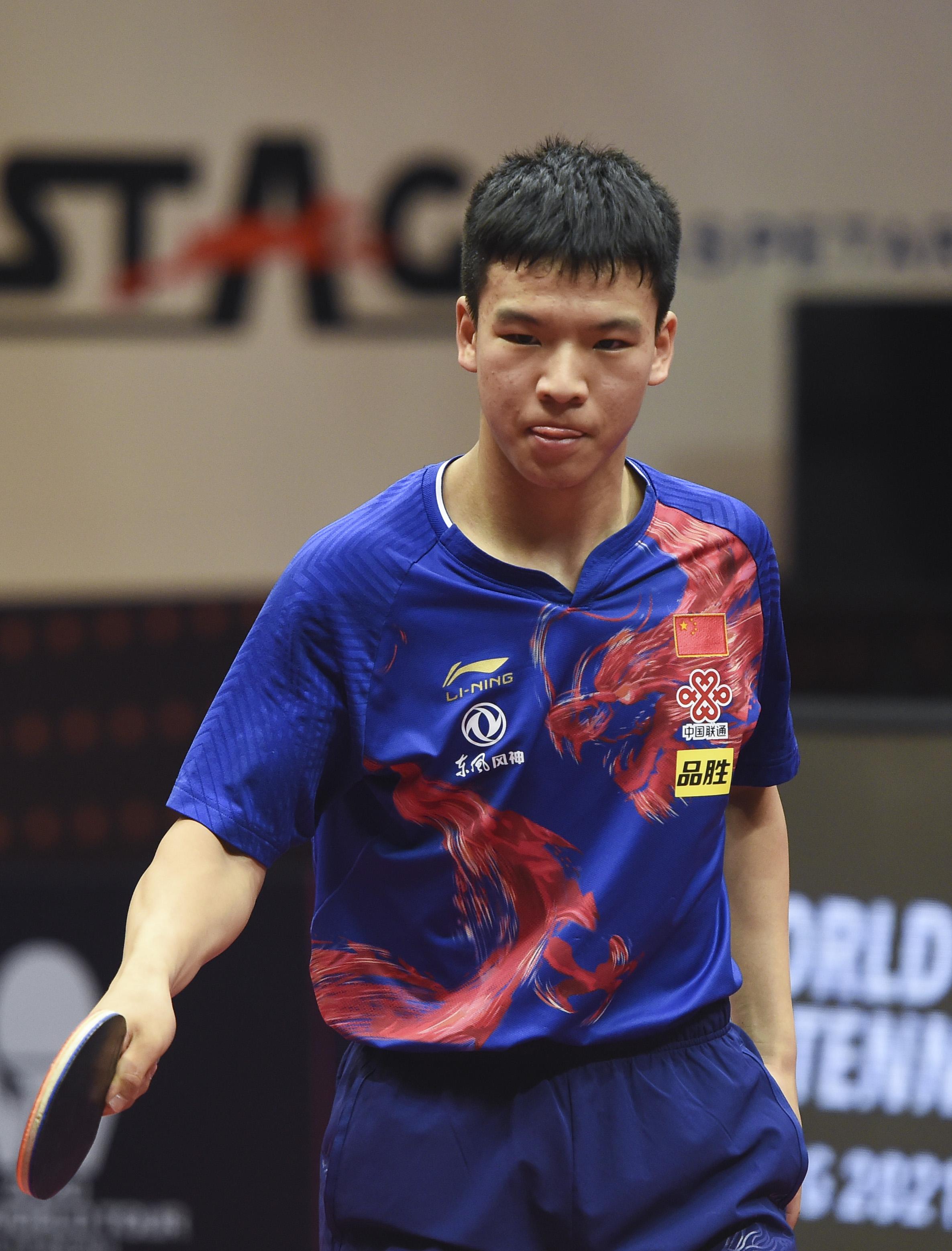 wtt19岁小将向鹏首轮大逆转,决胜局三分险胜对手,惊险过关