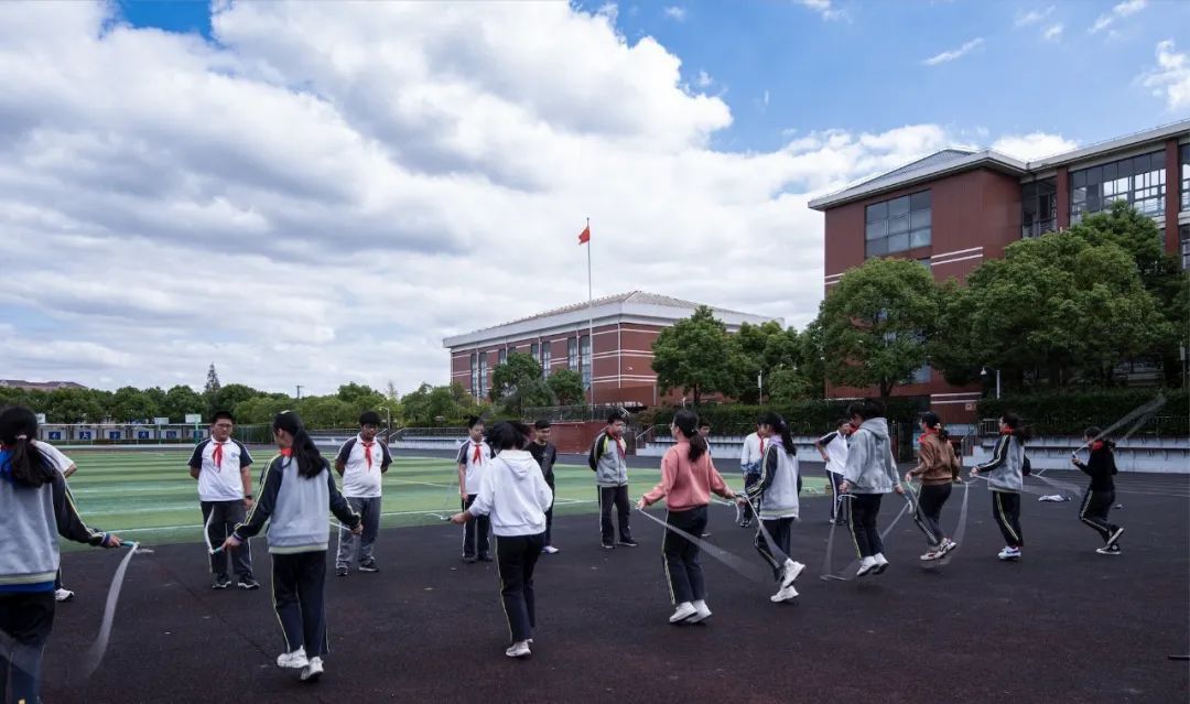 新建正大中学图片