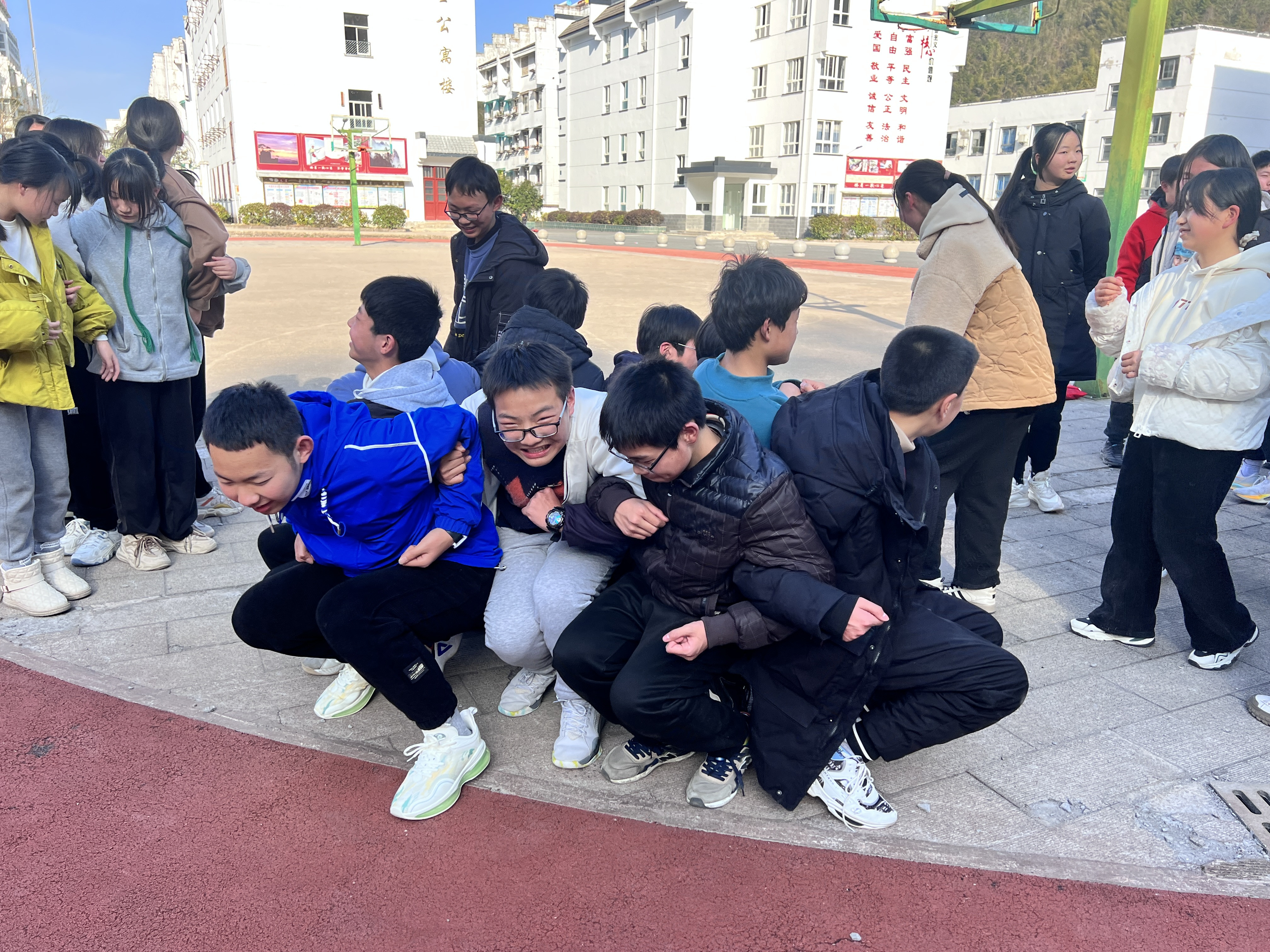 黄山汤口中心学校开展团体心理辅导活动