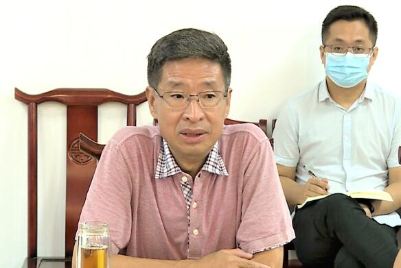 寻乌县召开企业调研座谈会 柯岩松主持