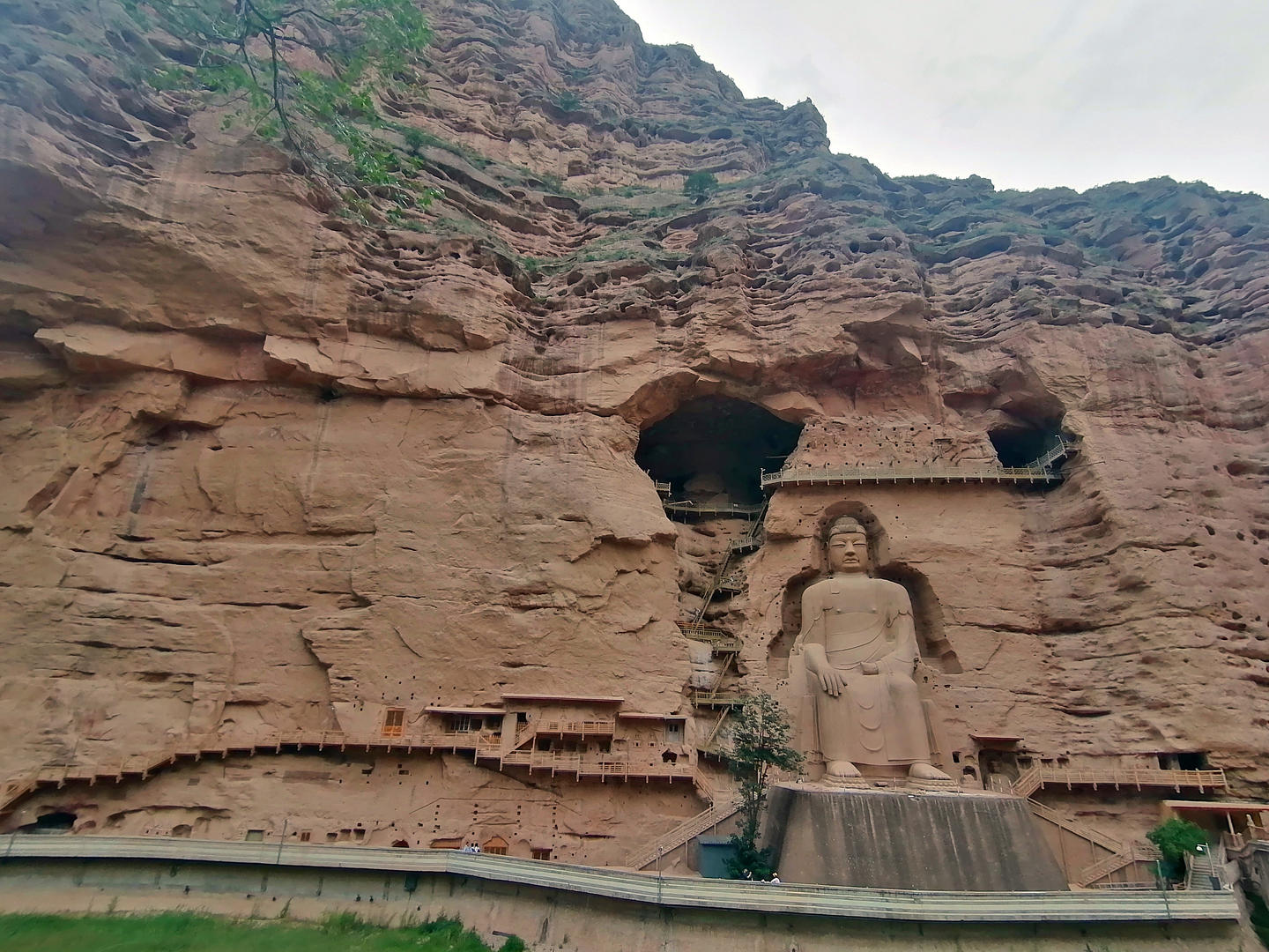 甘肃积石山地震造成炳灵寺石窟景区落石,已暂停开放 敦煌莫高窟未受