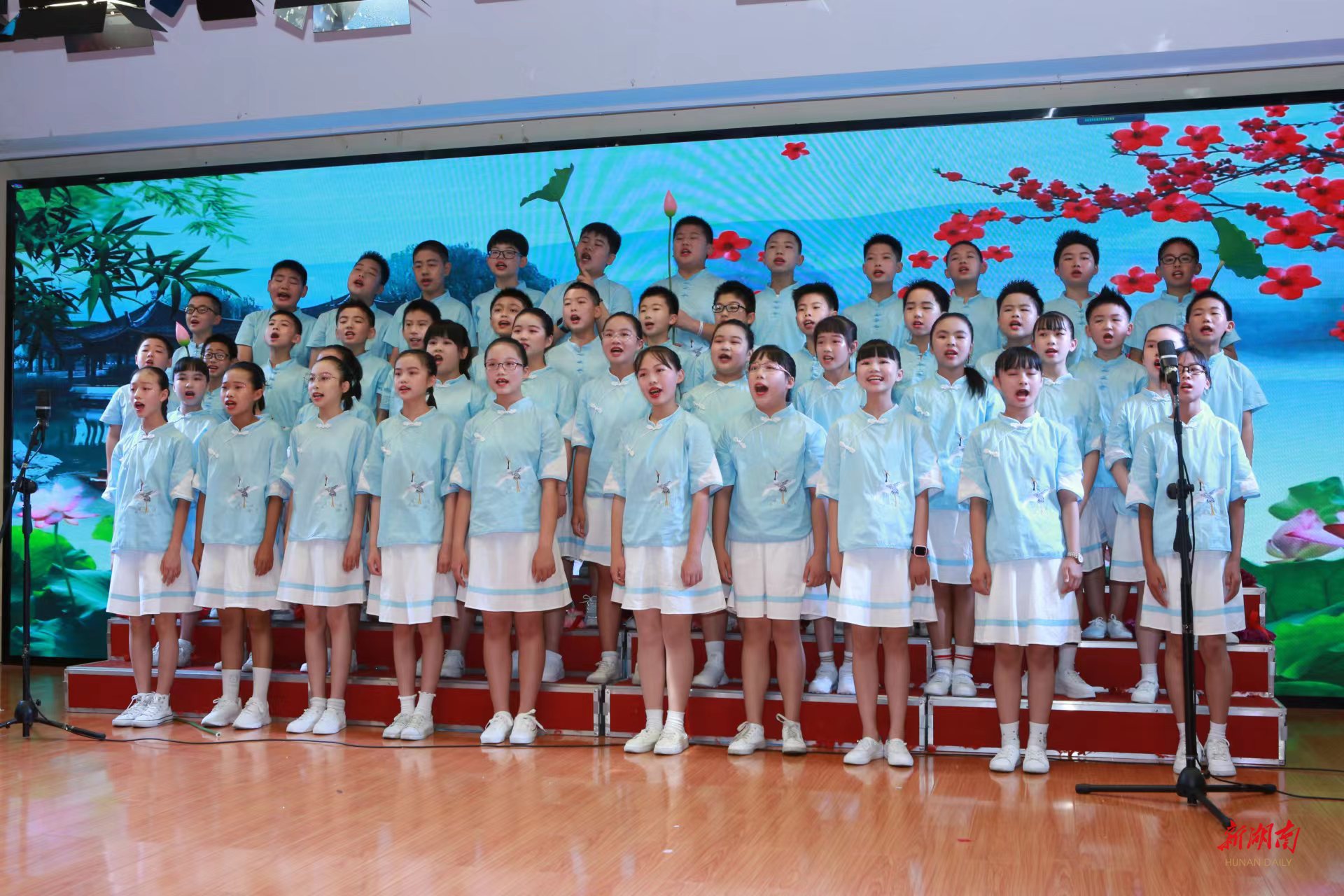 马王堆小学:学生变身小小歌唱家,最美歌声献给党