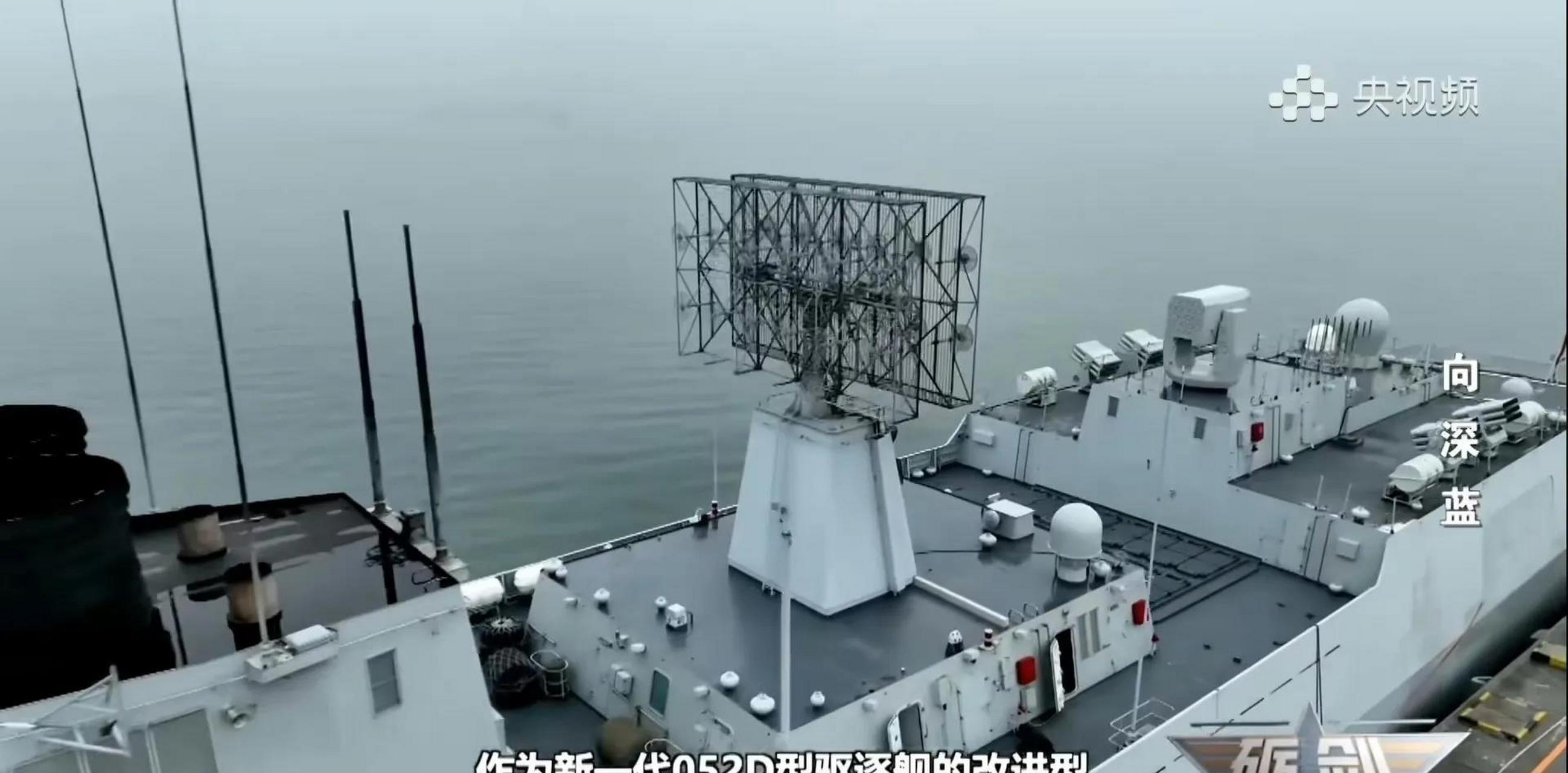 165湛江舰是052d改进型驱逐舰,加长了直升机起降加班,可以看出来海军