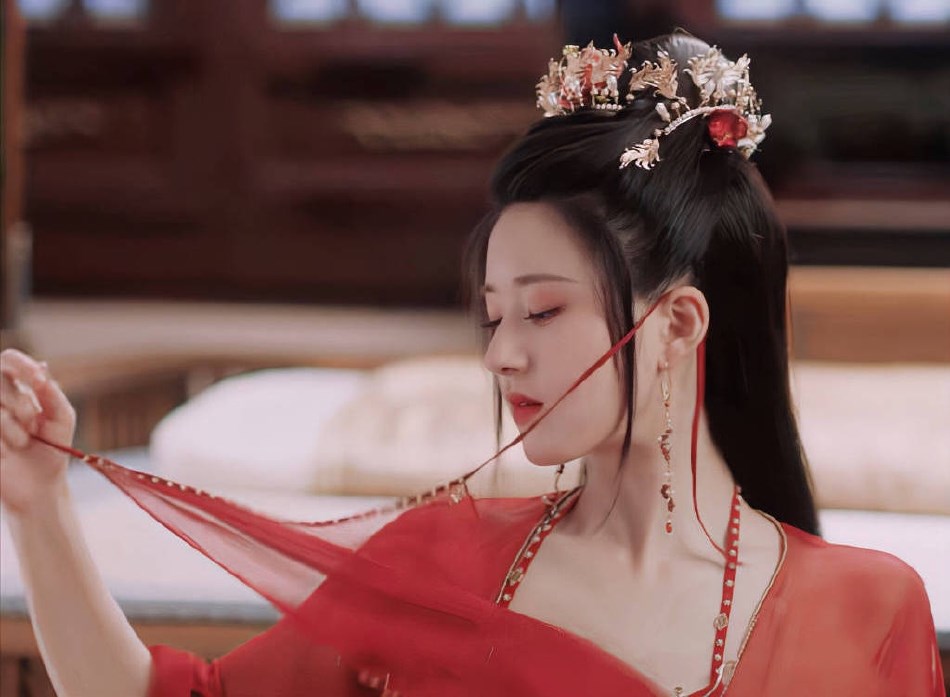 新剧《且试天下》开播赵露思白风夕红衣造型 面纱蒙面明艳动人妩媚