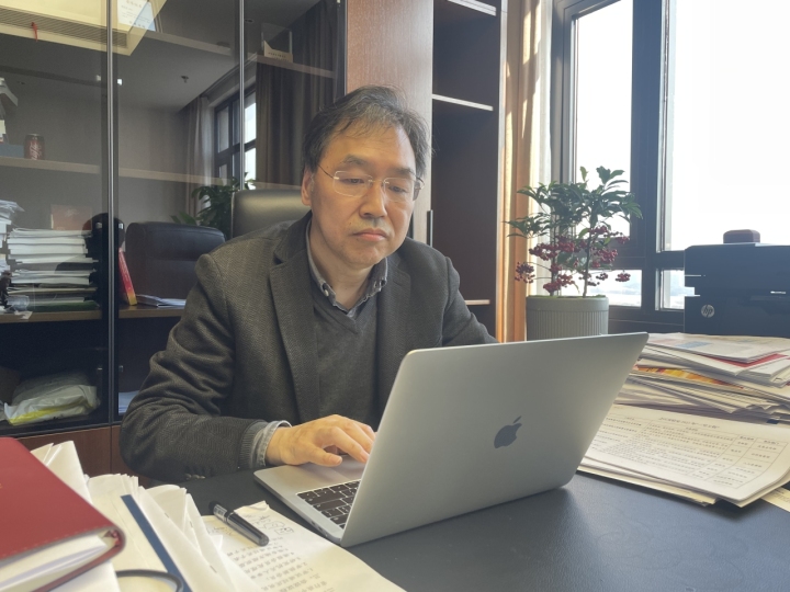 代表委员风采丨之江实验室副主任鲍虎军:紧盯教育科研领域的热点难点