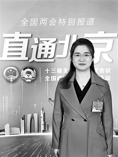 推进电子商务进农村和农产品出村进城